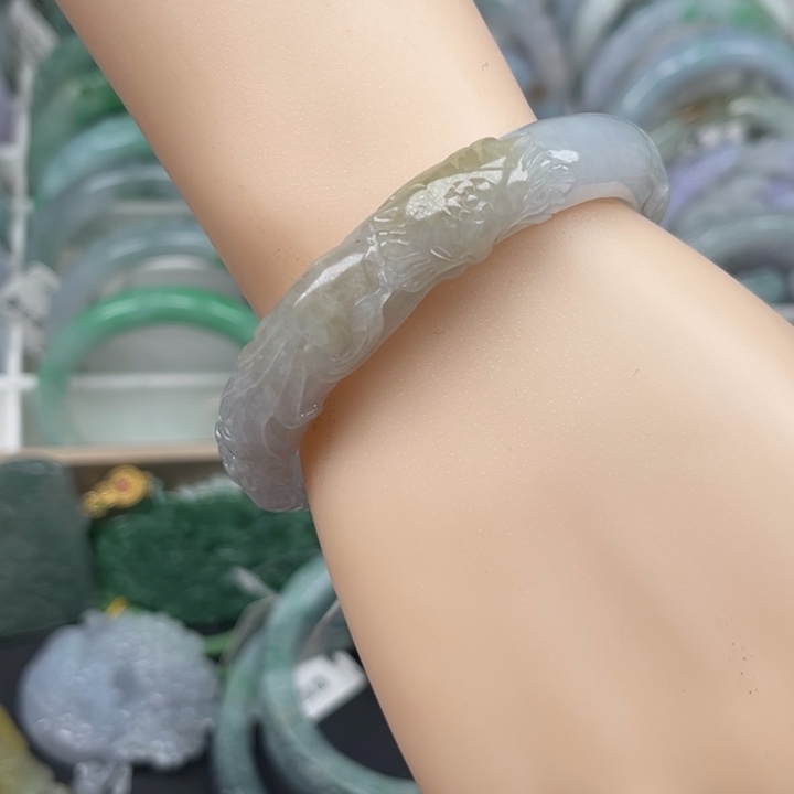 翡翠未镶嵌手镯023九尾狐53.6