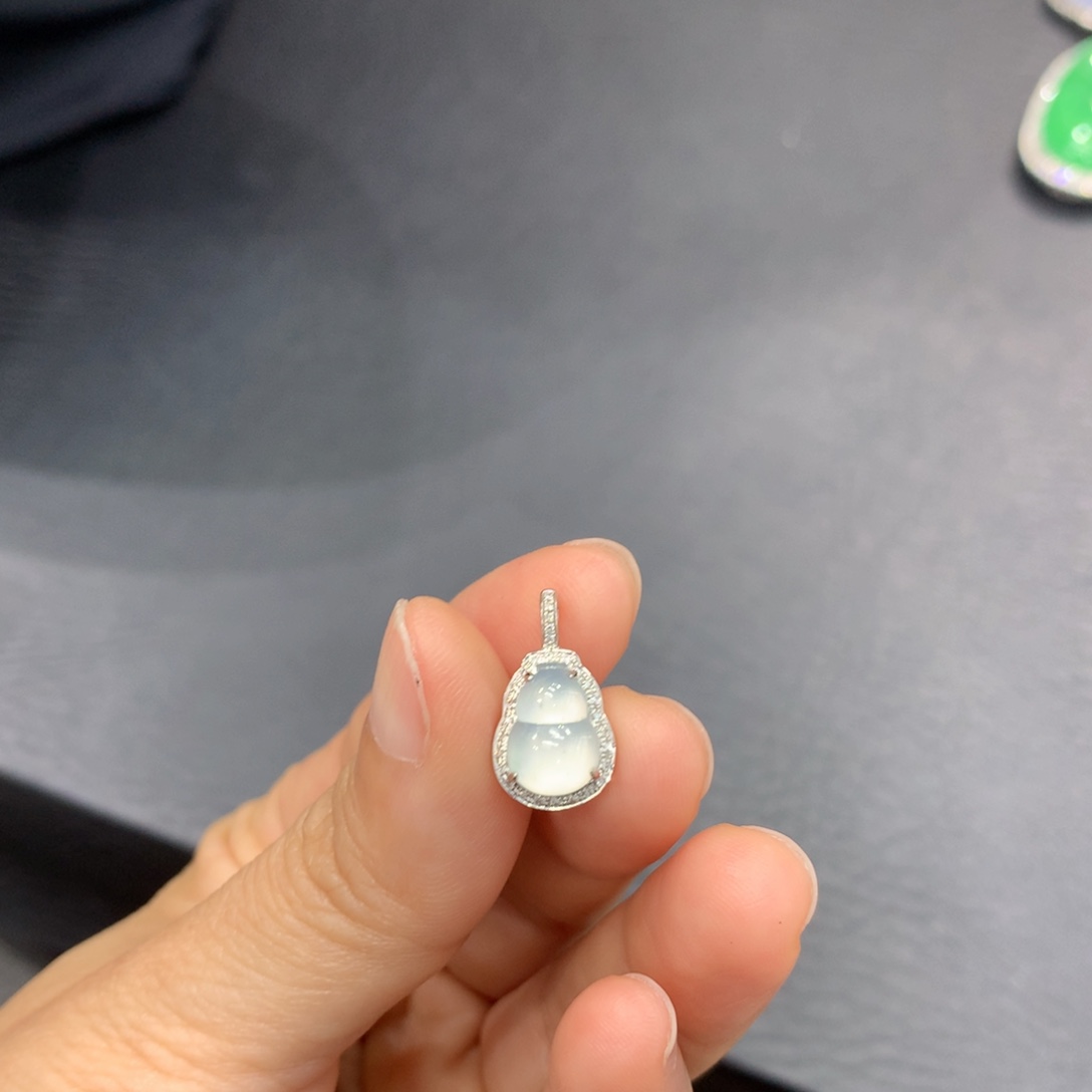 吊坠(不含链)18K金镶嵌翡翠