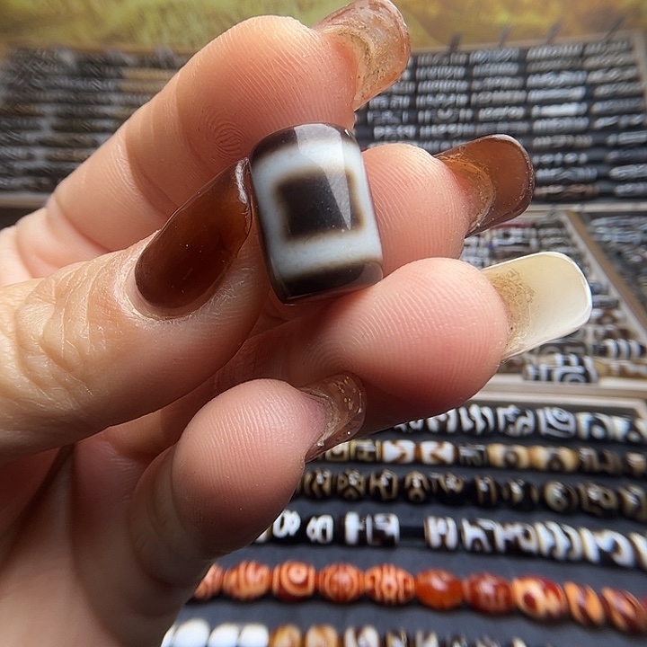 伊***沫玛瑙/玉髓未镶嵌吊坠(不含链)