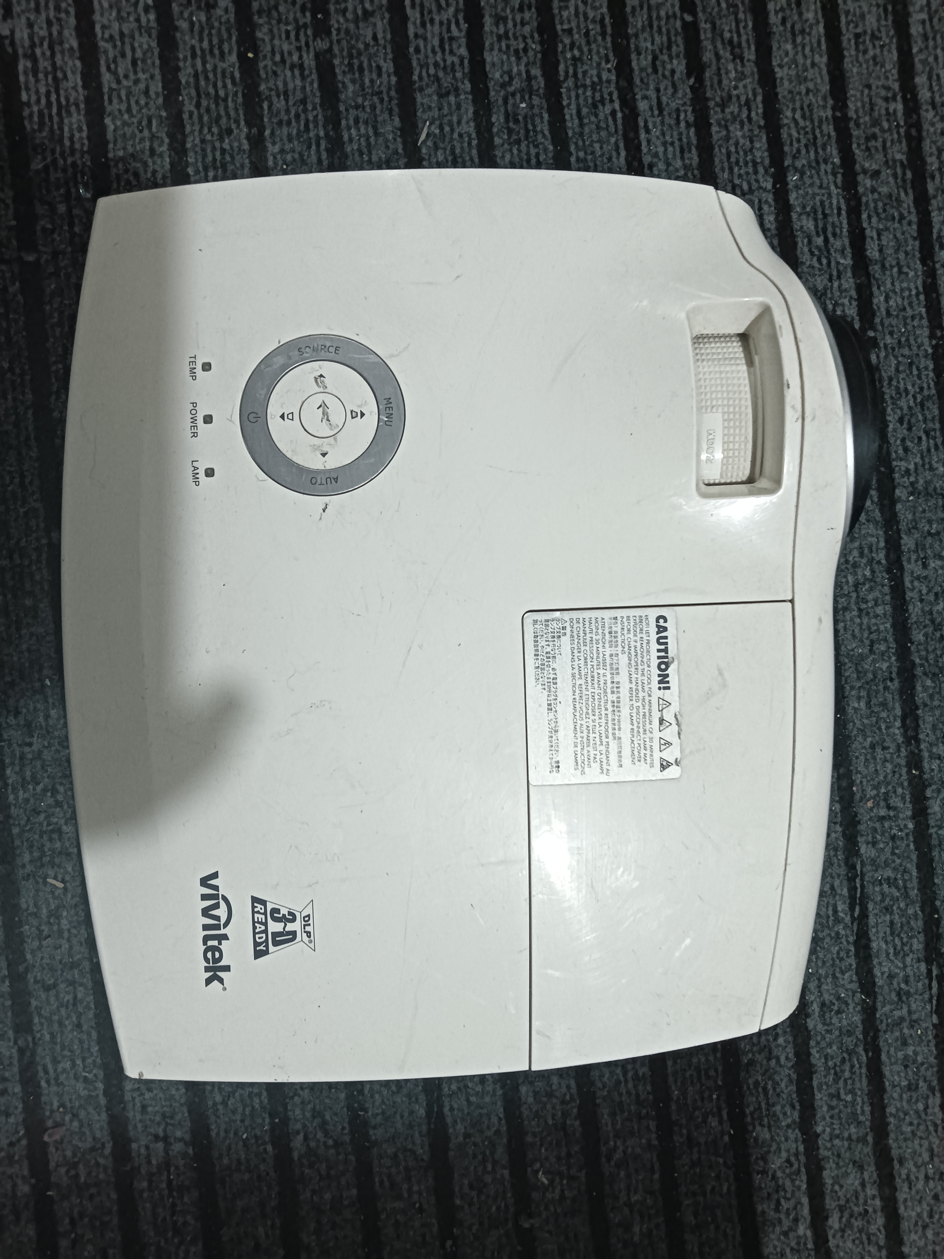 8新  二手高清投影机 运费自理