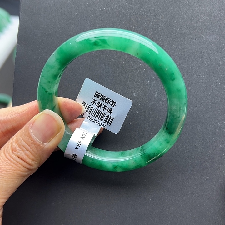 用***9石英质玉未镶嵌手镯燕子➕56.8