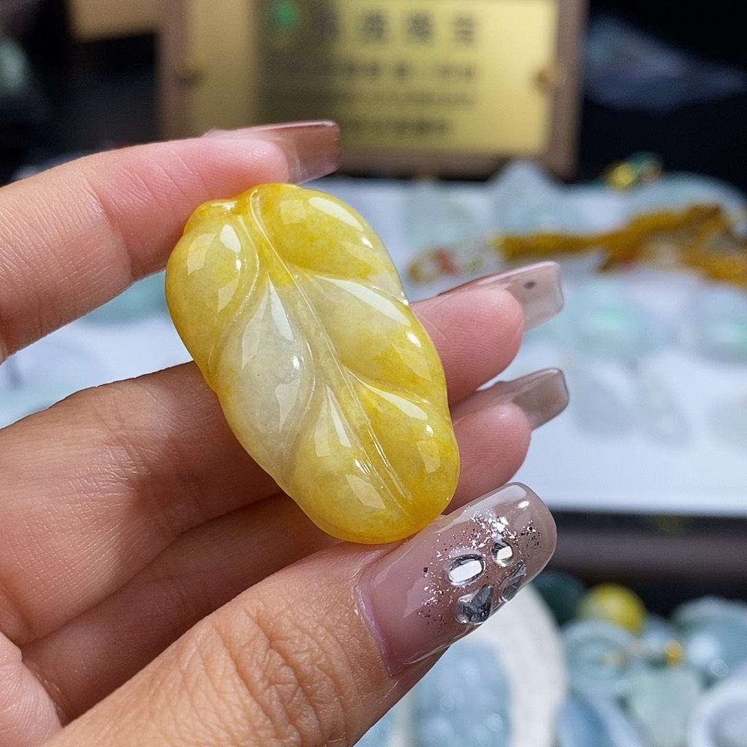 翡翠未镶嵌颈饰4516