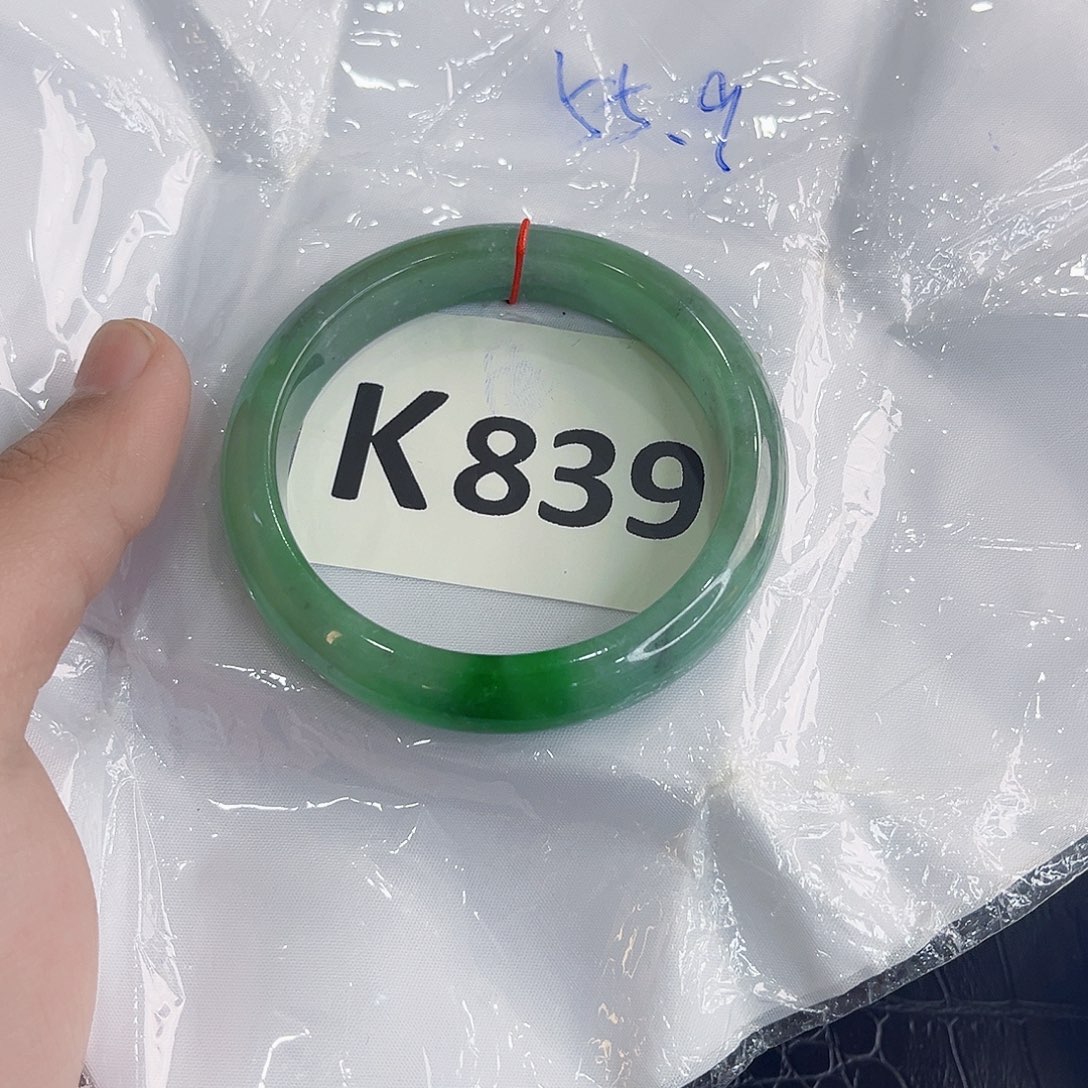 翡翠手镯未镶嵌多样性