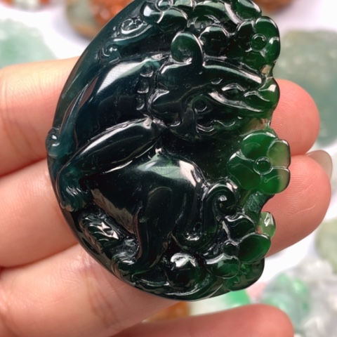 翡翠颈饰未镶嵌翡翠