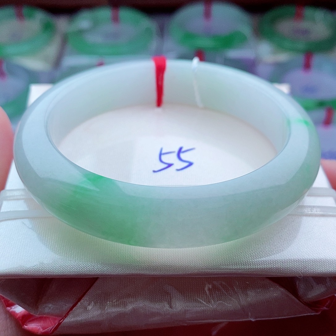 翡翠手镯未镶嵌0385-55圈口 飘阳绿