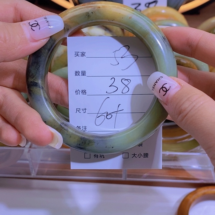 蛇纹石玉手镯未镶嵌如*．