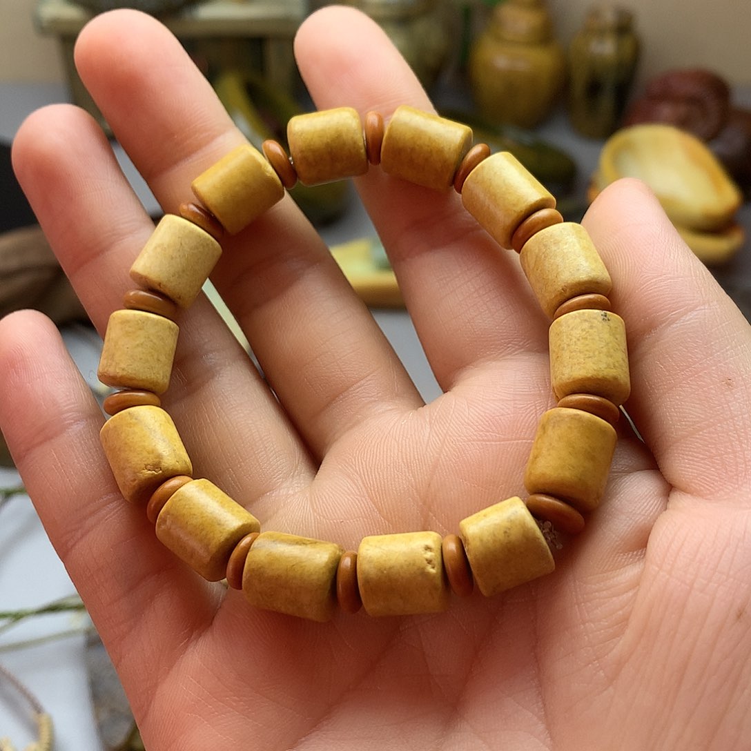 透闪石质玉手串未镶嵌思*