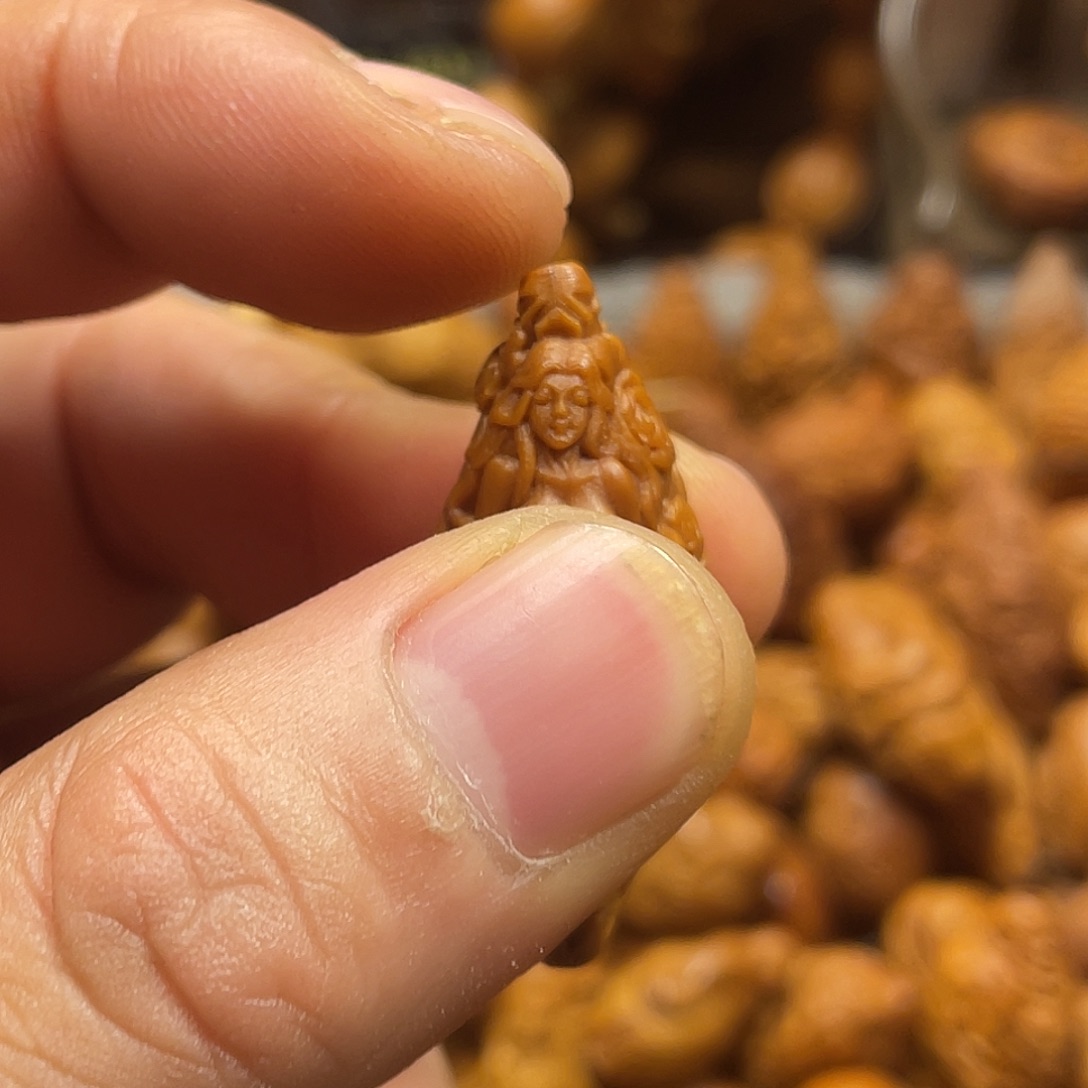 手串/手链橄榄核囚牛美女279