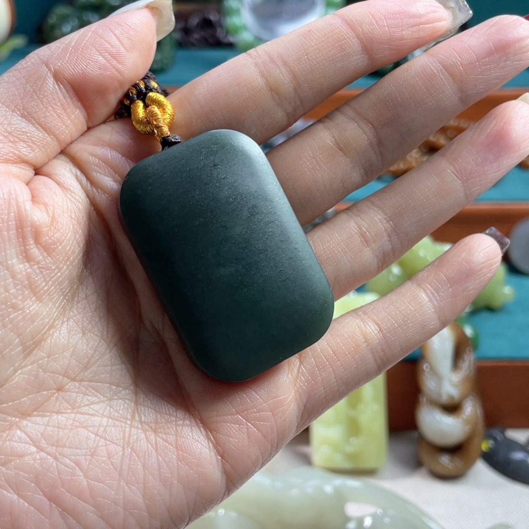 和田玉（糖玉）颈饰未镶嵌