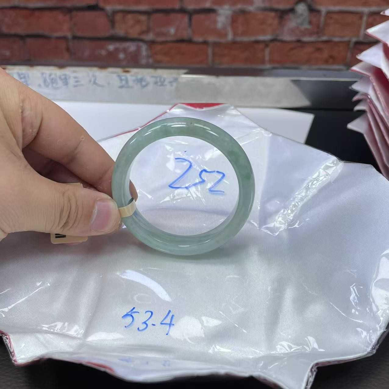 毛货手镯需精细抛光/252