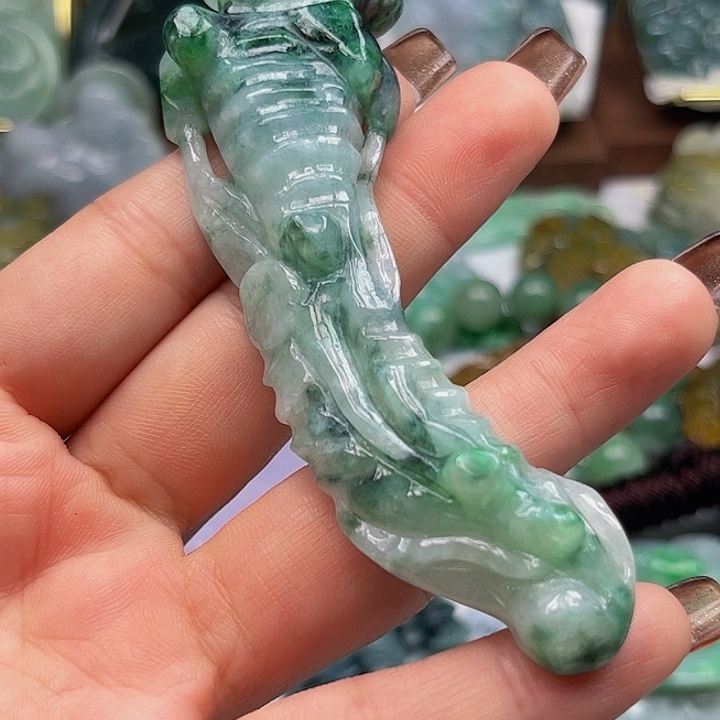 翡翠未镶嵌颈饰挂件