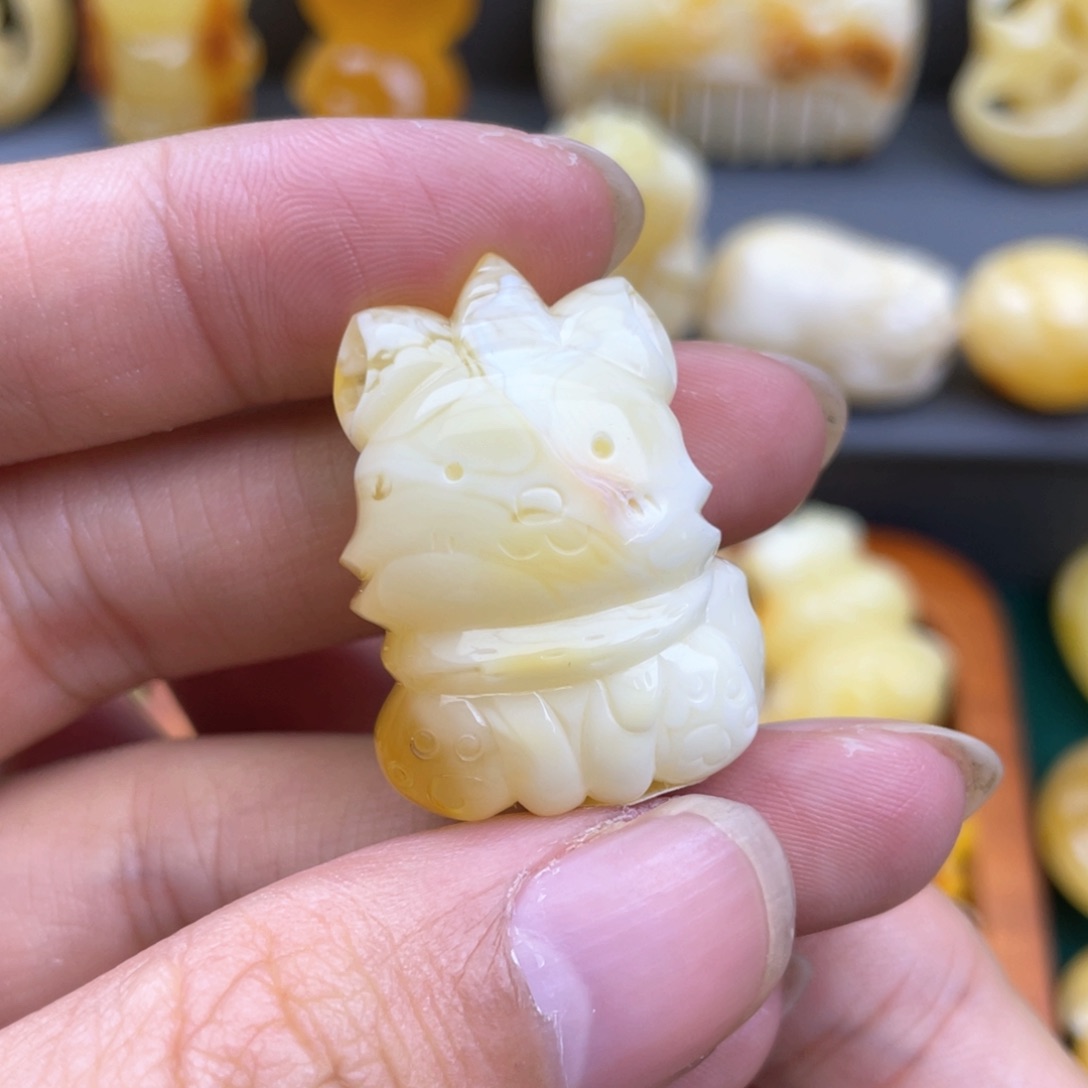 琥珀裸石未镶嵌蜜蜡