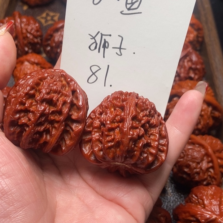 泡****文玩核桃吊坠白狮