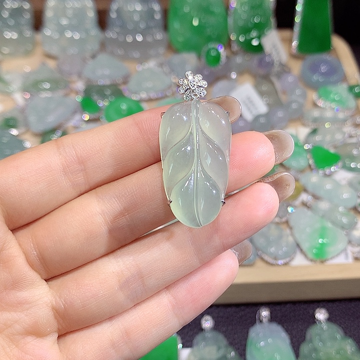 翡翠18K金镶嵌颈饰 叶