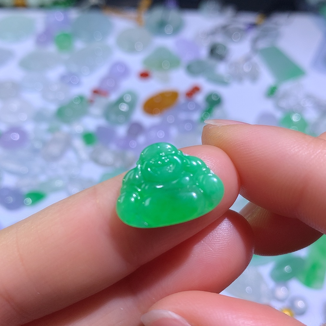 翡翠颈饰未镶嵌佛