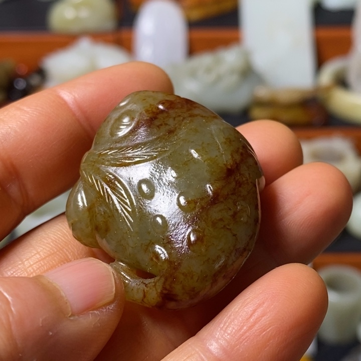 祥***云和田玉未镶嵌挂件