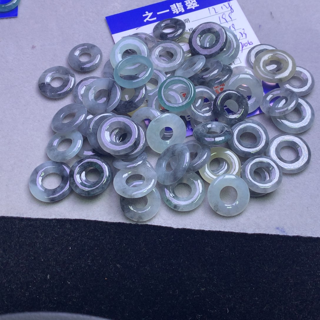 颈饰未镶嵌翡翠一**意