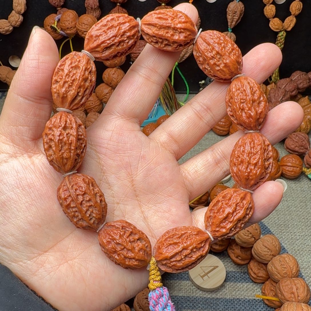 文玩核桃手串野生绣花鞋