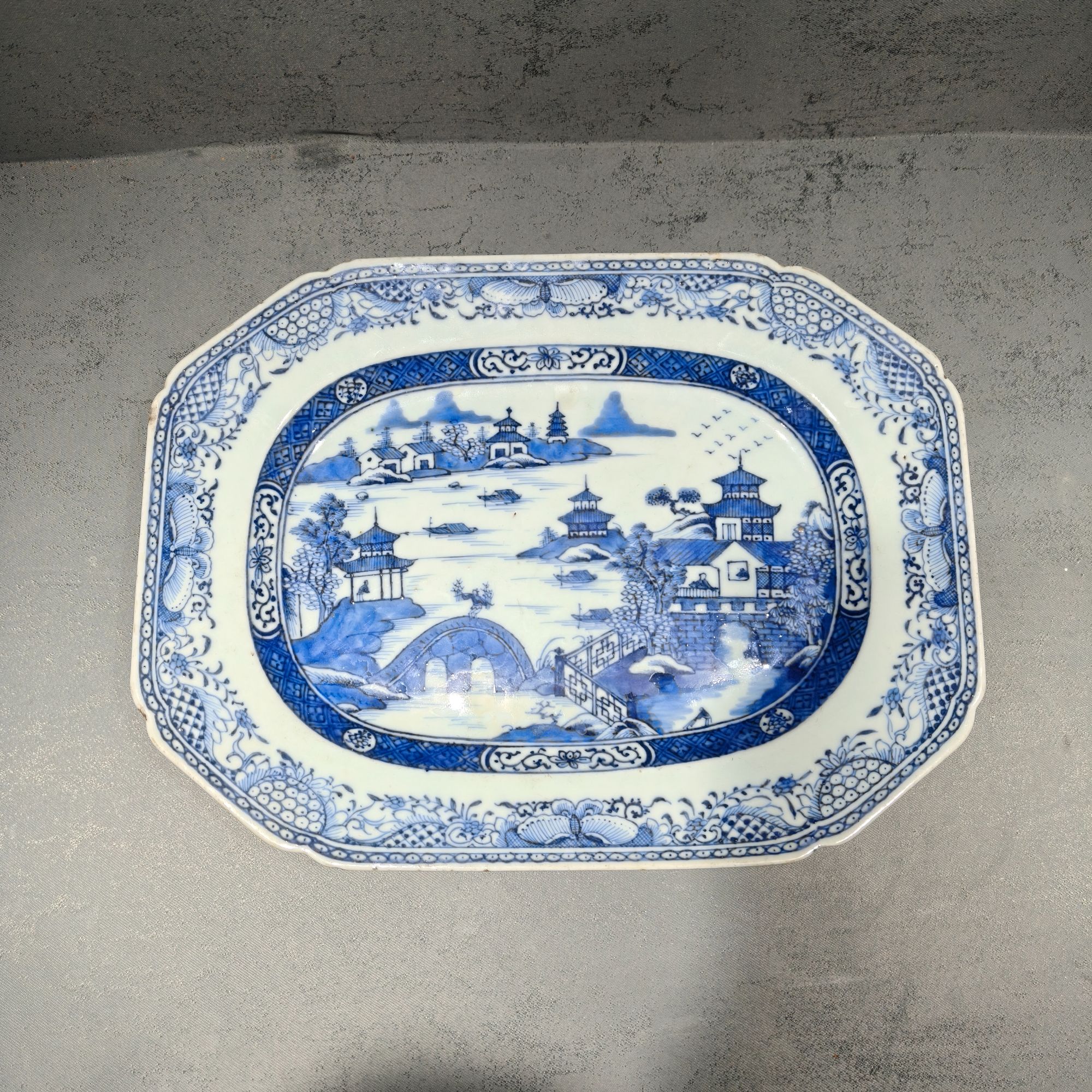 青花亭台楼阁百碟盘