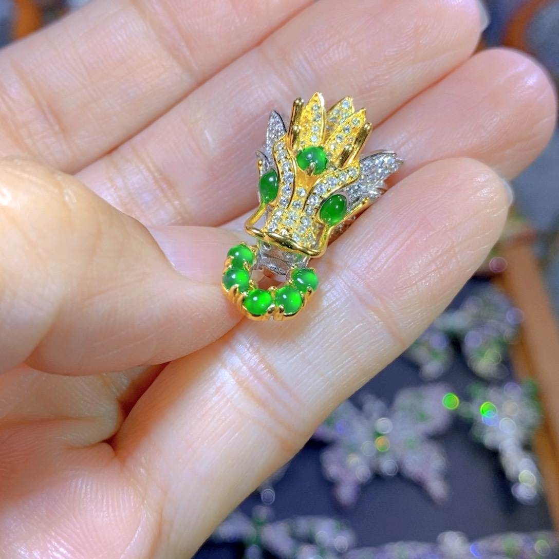 翡翠颈饰银S925镶嵌天然翡翠