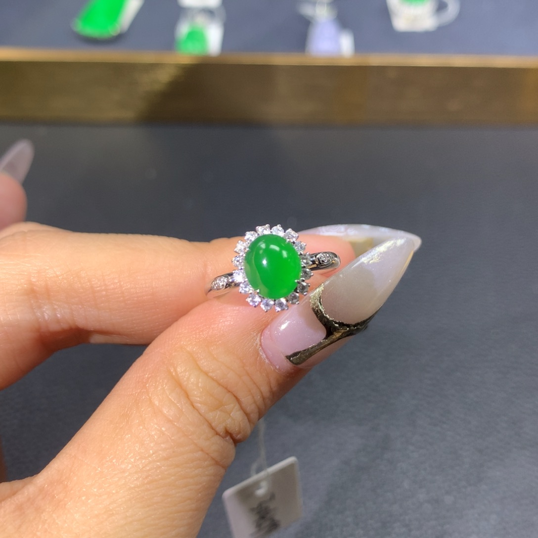 翡翠戒指18K金镶嵌翡翠