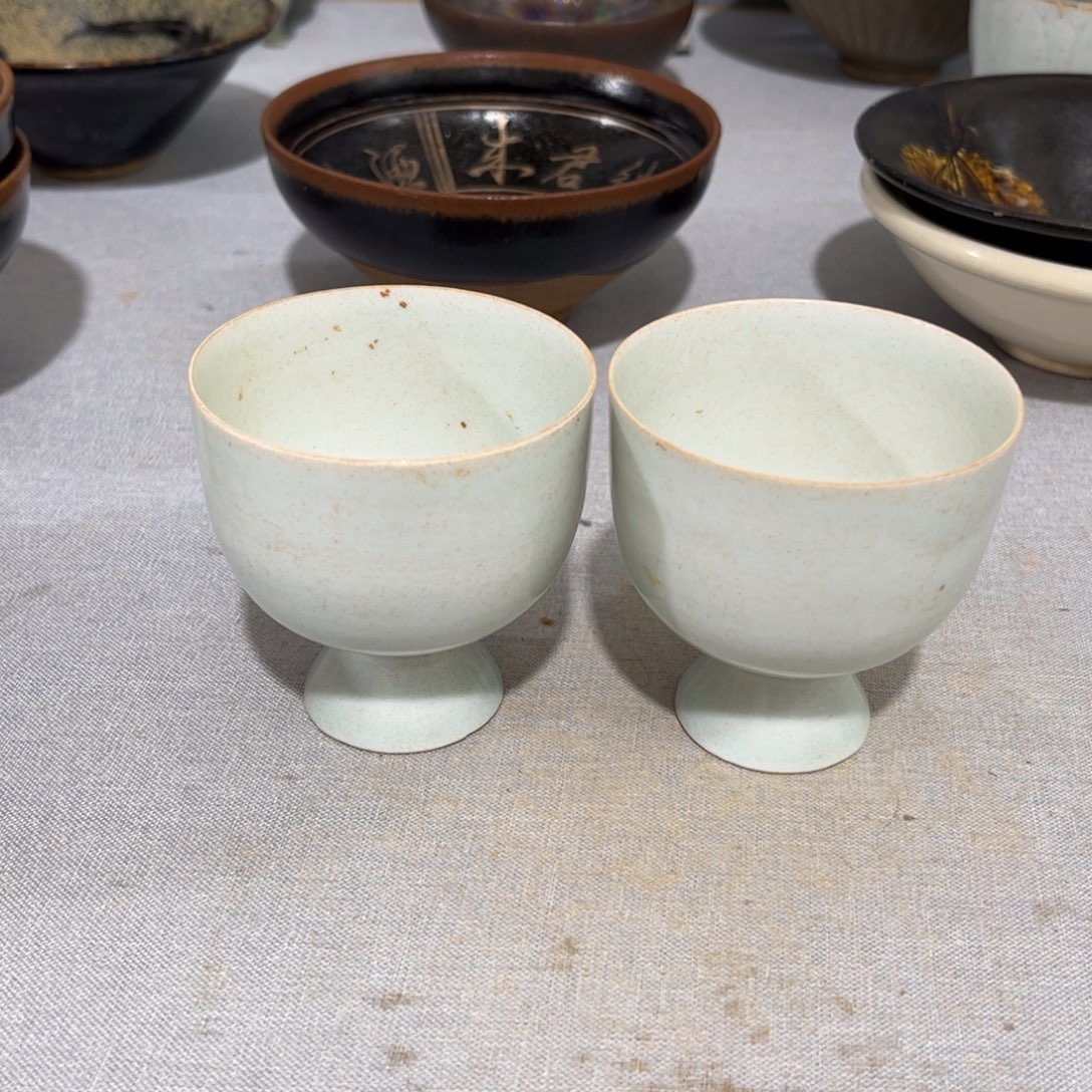 虎***.陶摆件湖田的小酒杯一对