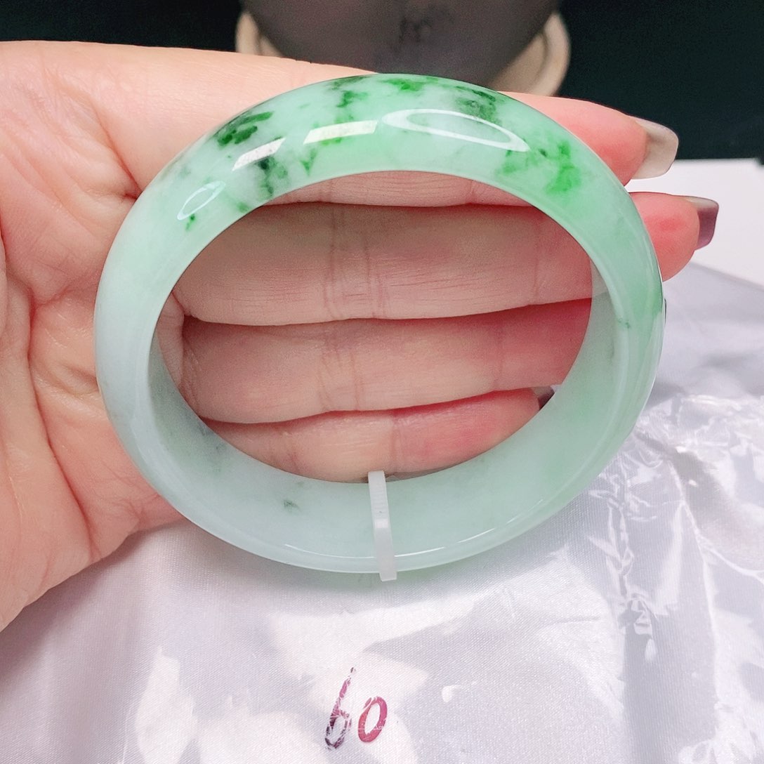 【闪购商品】翡翠手镯未镶嵌轮胎