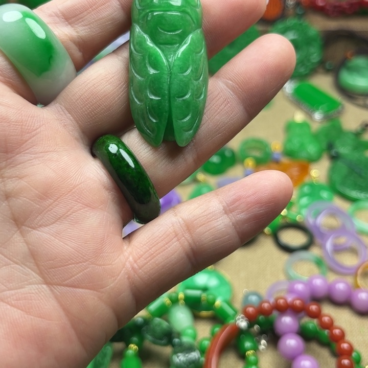 翡翠未镶嵌颈饰吊坠