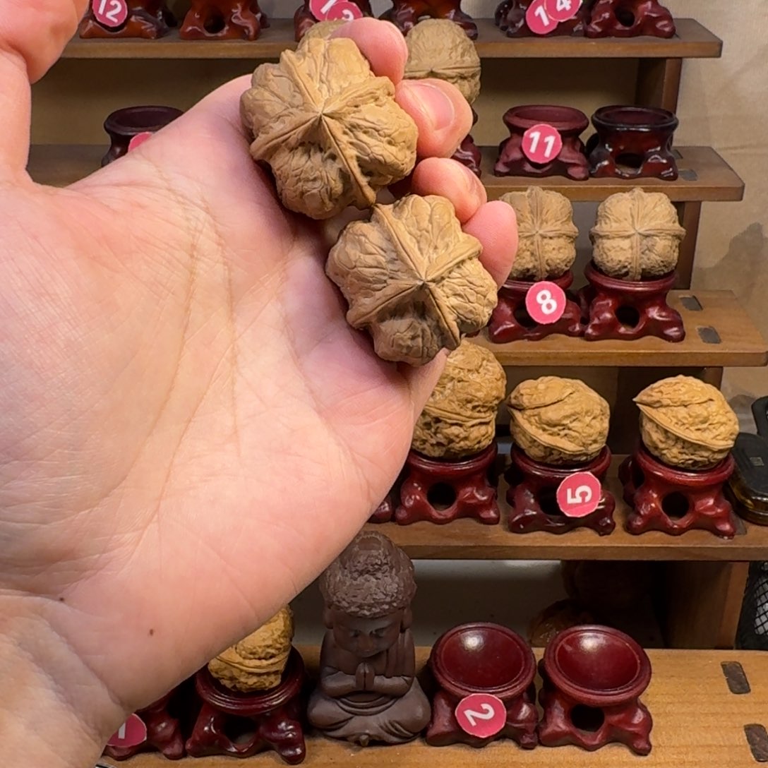 ****鹰铁核桃把件金樽四棱