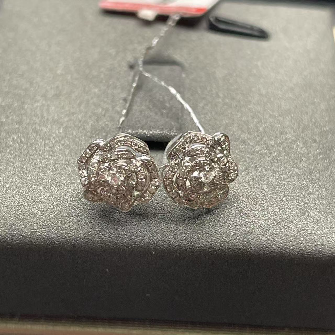 18K金天然钻石耳饰0.30