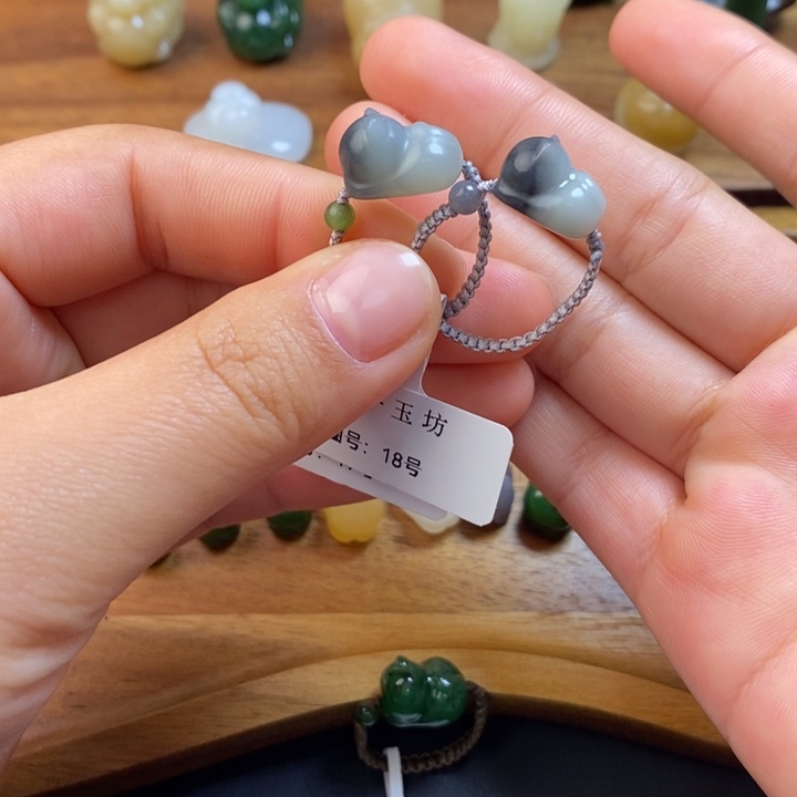 随***3和田玉未镶嵌颈饰