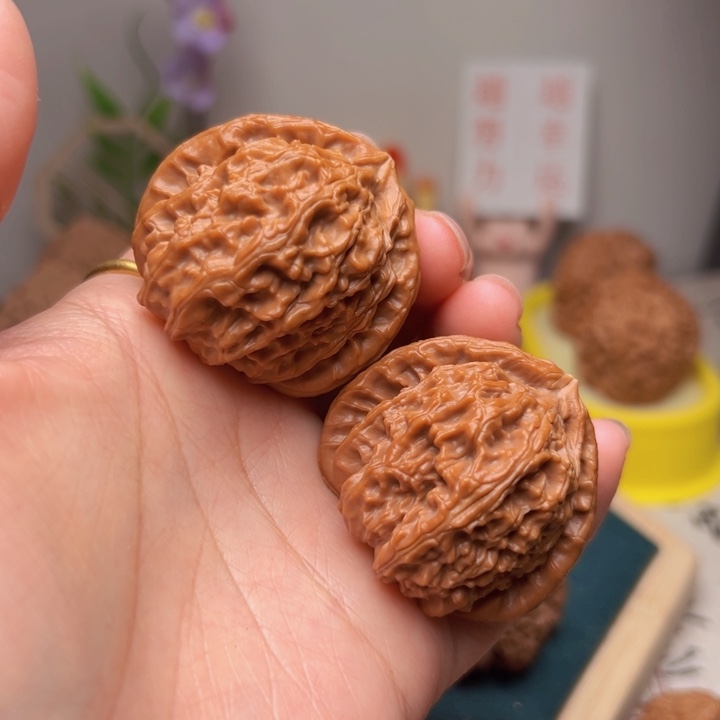 文玩核桃吊坠歪三角白40