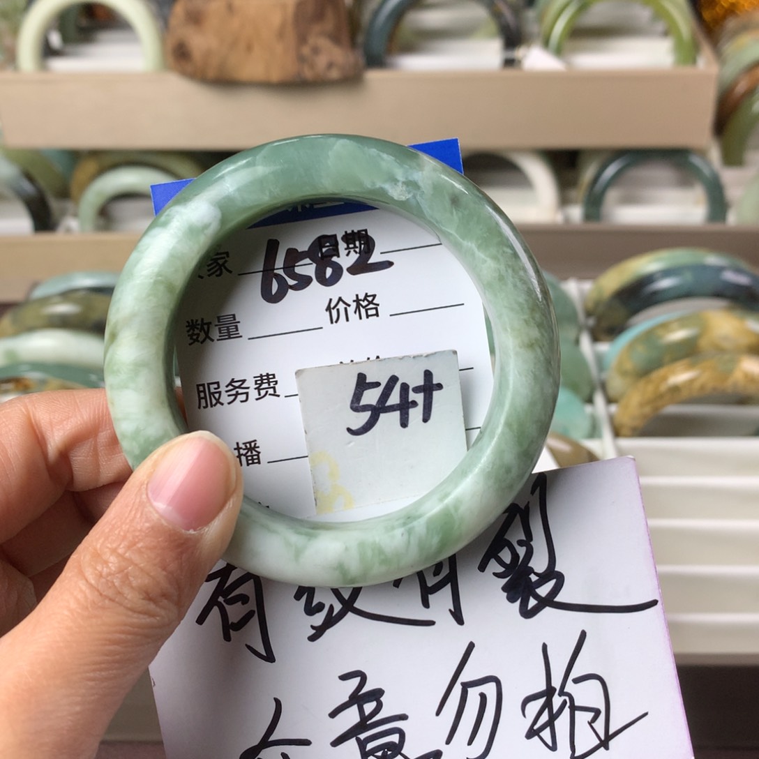 蛇纹石玉手镯未镶嵌6582