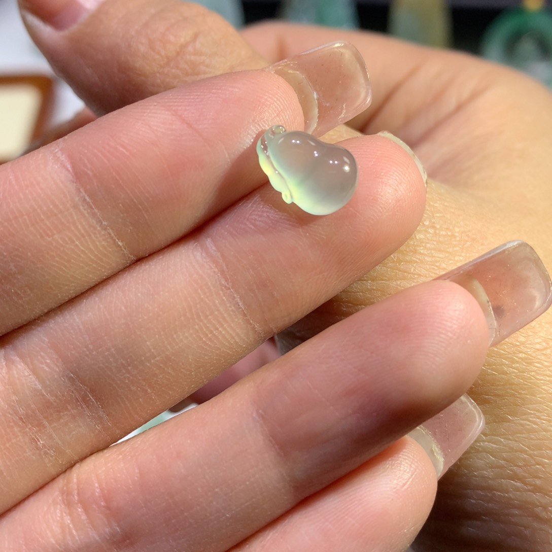 翡翠颈饰未镶嵌葫芦