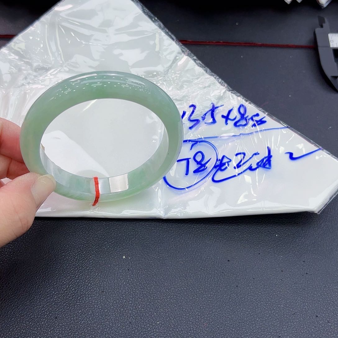 翡翠手镯未镶嵌精品•圈口58