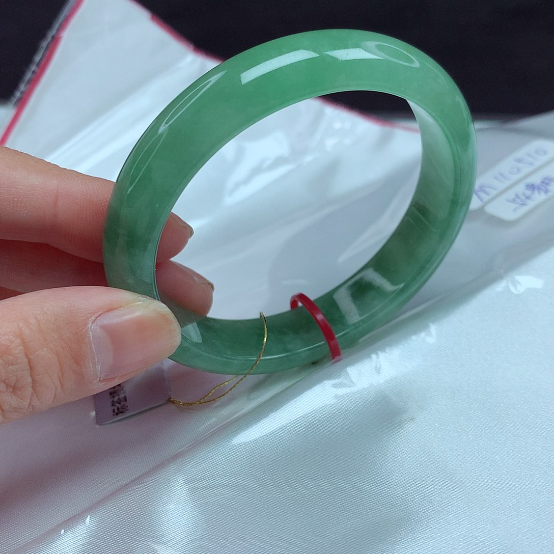 翡翠手镯未镶嵌54圈贵妃510