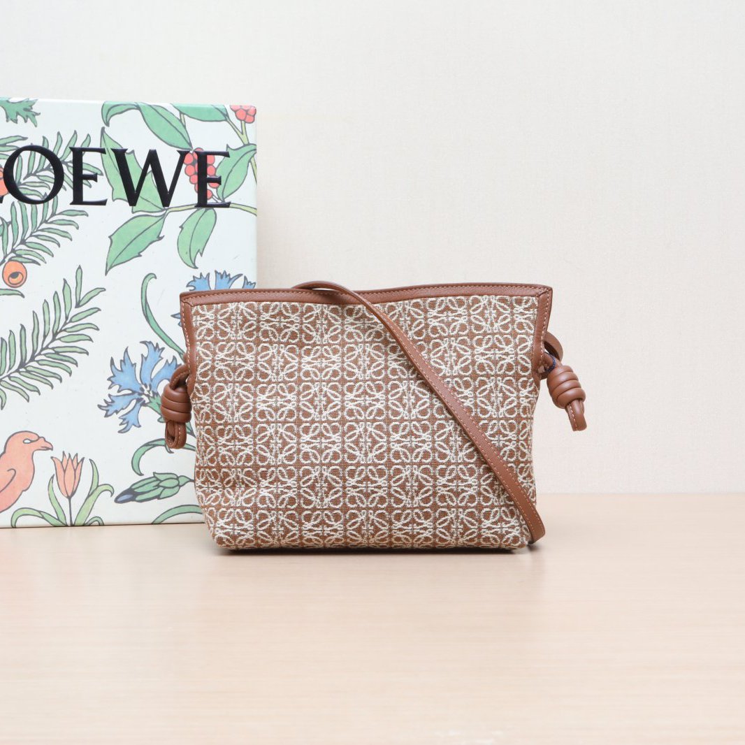 99新 LOEWE/罗意威 斜跨包  P205951120