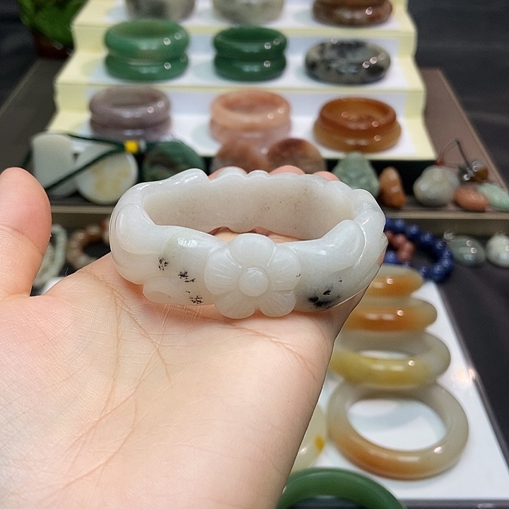 石英质玉手镯未镶嵌