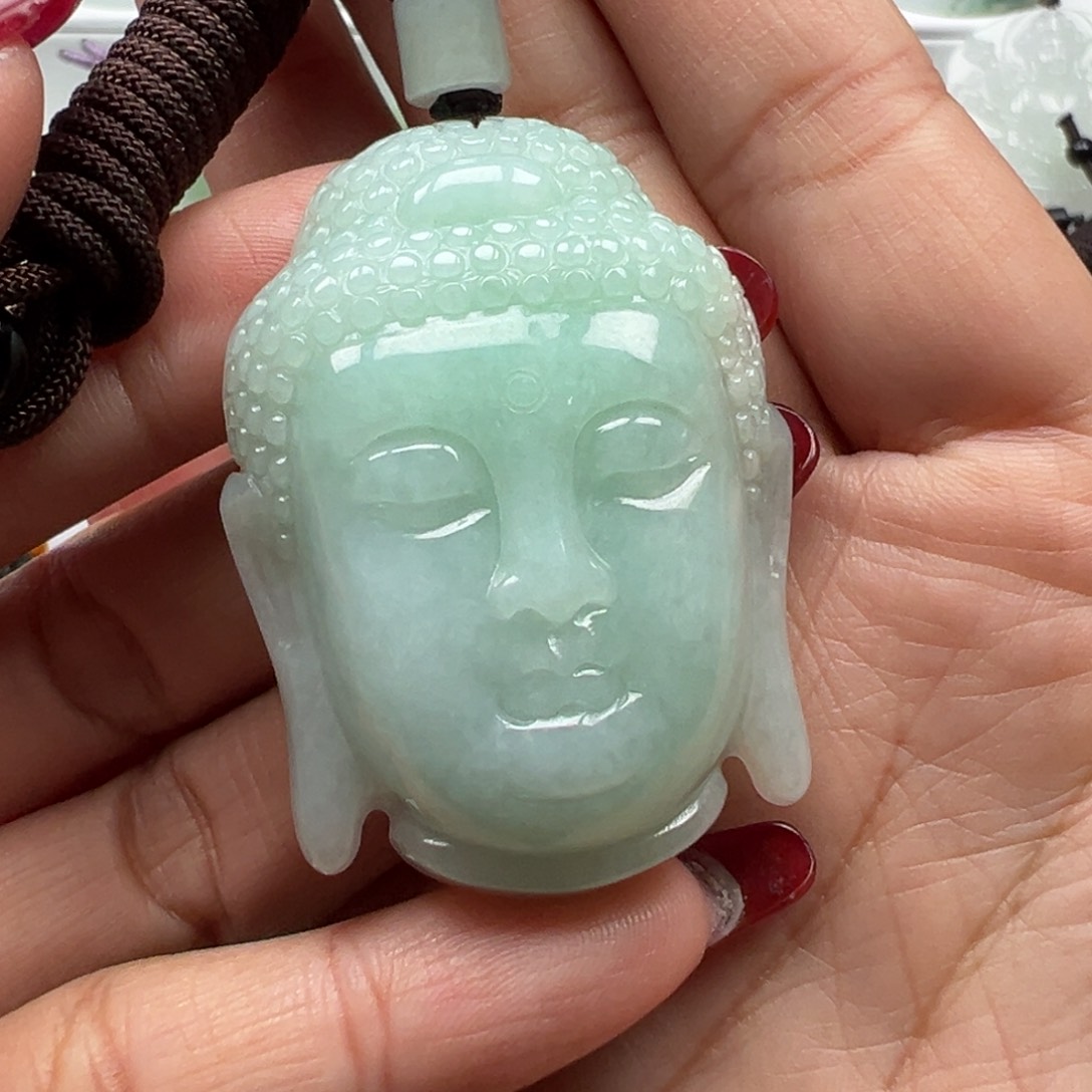 翡翠颈饰未镶嵌佛头