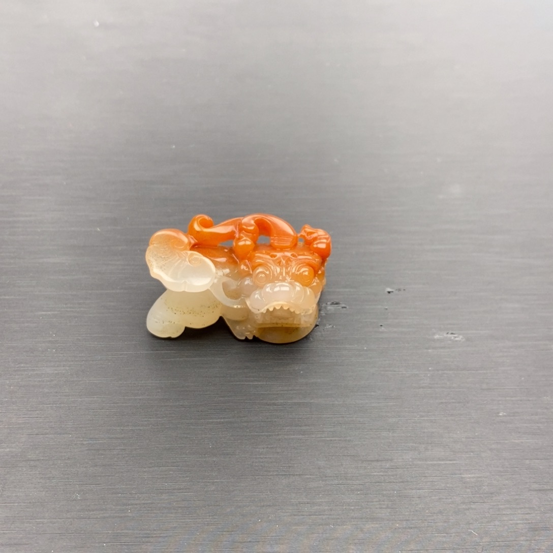 石英质玉（黄龙玉）未镶嵌颈饰