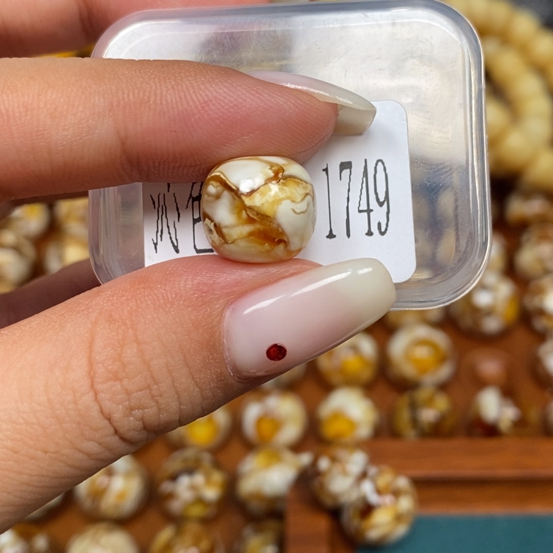 蜜蜡未镶嵌珠宝奇石1749