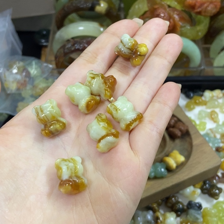 莫***笛蛇纹石玉未镶嵌手镯