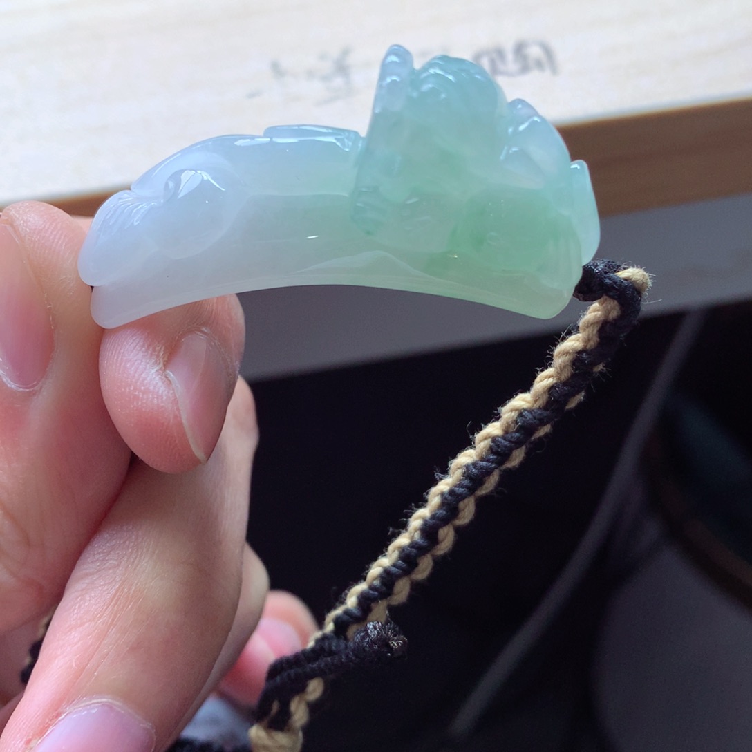 翡翠颈饰未镶嵌吊坠