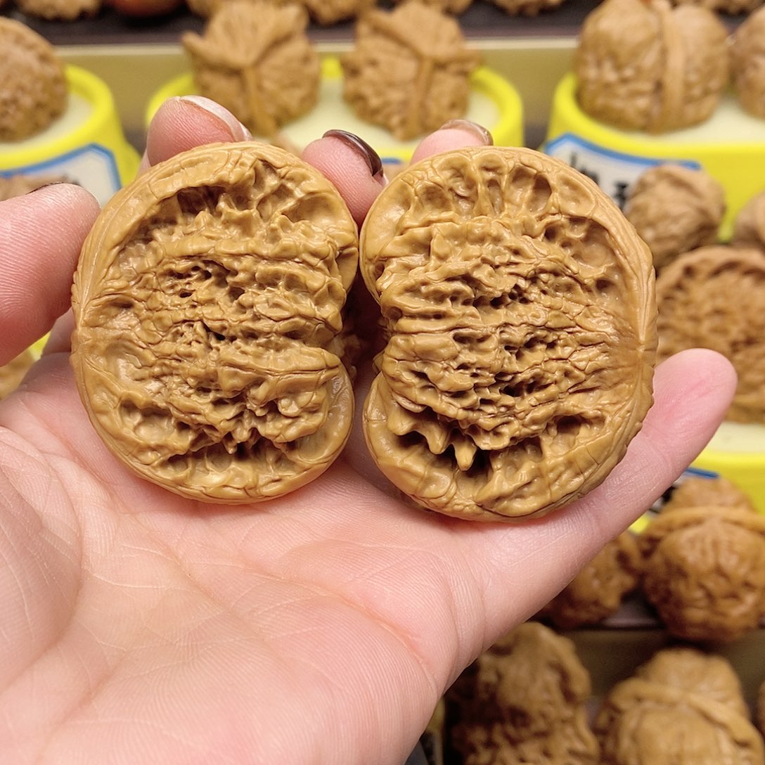 文玩核桃吊坠蛇王