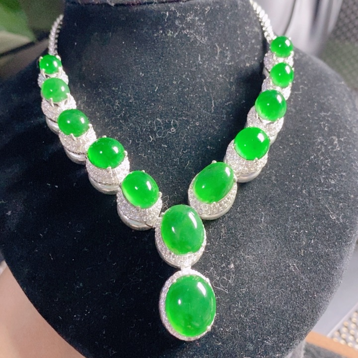 翡翠颈饰未镶嵌            