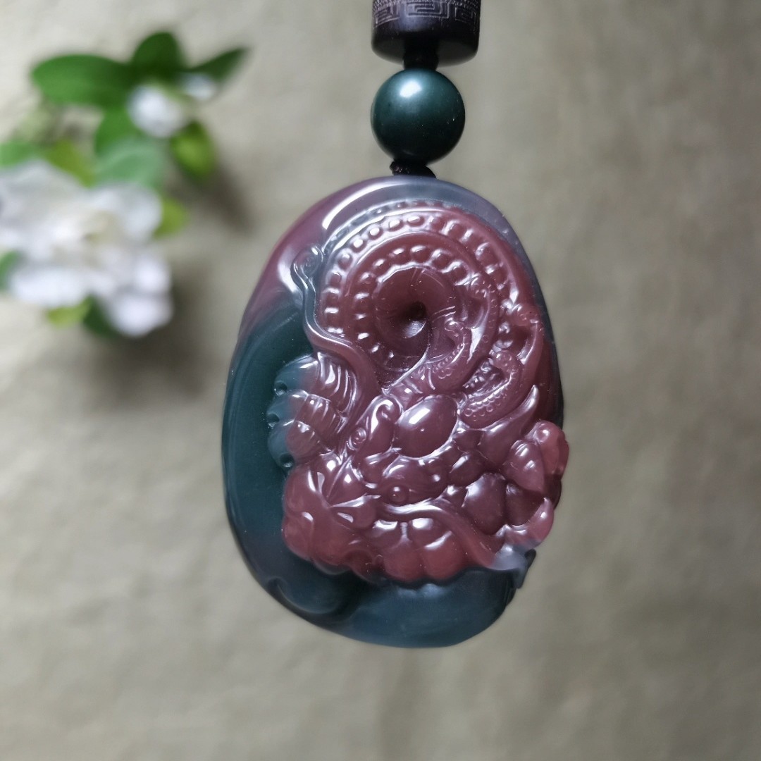 神龙护主.龙行天下.纯天然秦紫玉俏色精品手把件.苏工精雕.