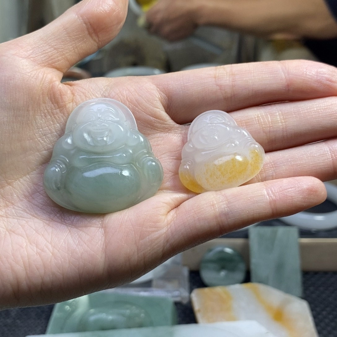 石英质玉颈饰未镶嵌小***?