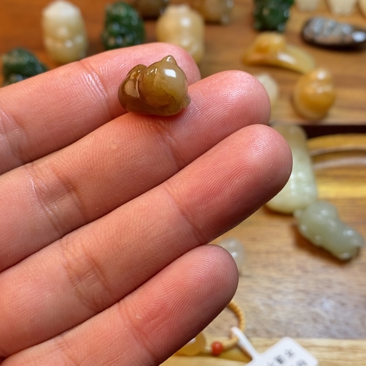 小****和田玉未镶嵌颈饰