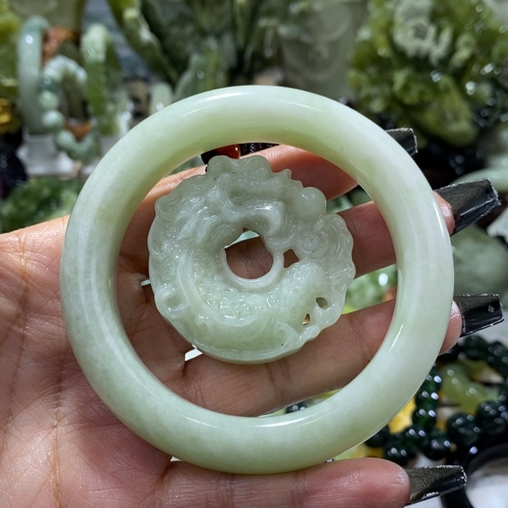 岫玉岫玉一套未镶嵌