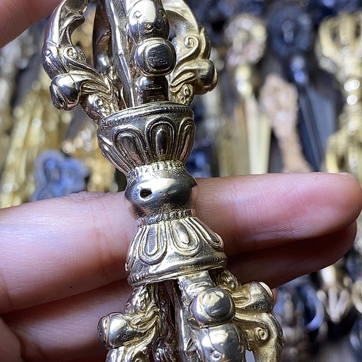 藏传青铜微瑕手把件